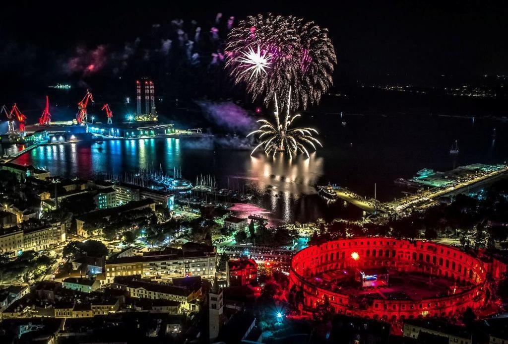 Apartman Din-Pola Esterno foto