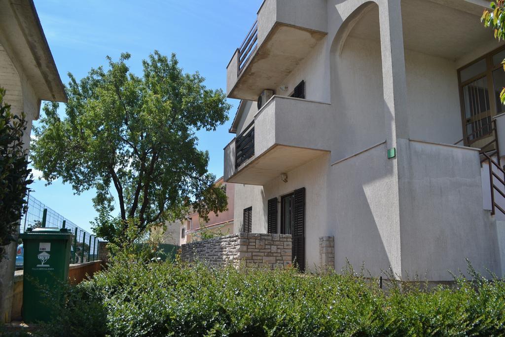 Apartman Din-Pola Esterno foto